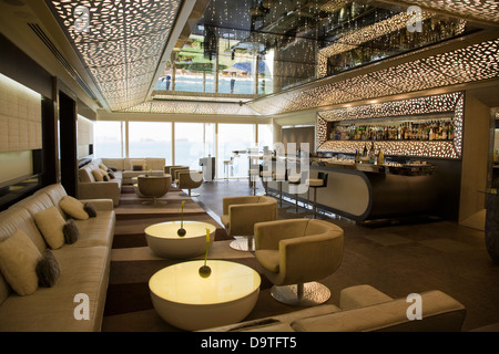 Bar, Giu Sui ristorante asiatico, Burj al-Arab Hotel, Dubai, U.A. E. Foto Stock