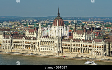 Edificio del Parlamento ungherese Budapest Ungheria vista panoramica Foto Stock