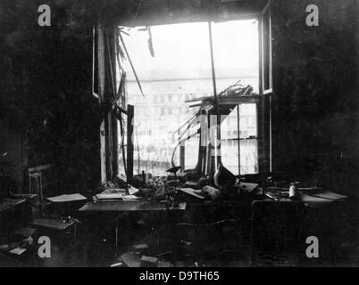 Rivoluzione tedesca 1918/1919: Il quartier generale della polizia ad Alexanderplatz è raffigurato, che è stato distrutto dal fuoco di artiglieria delle truppe governative durante le lotte di strada all'inizio del 1919, il 12 gennaio 1919. Fotoarchiv für Zeitgeschichte Foto Stock