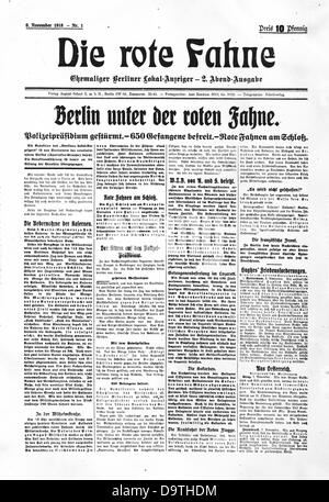 Rivoluzione tedesca 1918/1919: Copertina della prima edizione del giornale "Die rote Fahne" ("la bandiera rossa") è raffigurata con le ultime notizie "Berlino sotto la bandiera rossa", "il quartier generale della polizia preso d'assalto" e "le bandiere rosse sul palazzo". "Die rote Fahne" fu fondata da Karl Liebknecht e Rosa Luxemburg come organo editoriale della Lega Spartacus e divenne un organo centrale del Partito comunista di Germania (KPD) dopo la sua costituzione il 1 gennaio 1919. Fotoarchiv für Zeitgeschichte Foto Stock