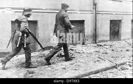 Rivoluzione tedesca 1918/1919: Arresto di uno spartacista da parte di un soldato di governo a Berlino, Germania. Data sconosciuta. Fotoarchiv für Zeitgeschichte Foto Stock