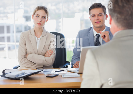 Happy business persone intervistando il business man Foto Stock