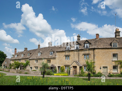 Cotwold cottage in pietra. Macellazione inferiore. Cotswolds, Gloucestershire, Inghilterra Foto Stock