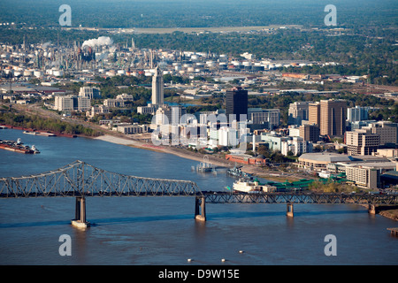 Antenna di Baton Rouge, Louisiana da oltre il Fiume Mississippi Foto Stock