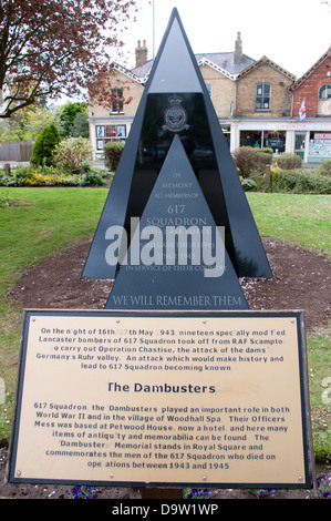 Nuovo memoriale per il 617 Squadron RAF, situato a Woodhall Spa, Lincs, Regno Unito, uno degli squadroni della RAF più famosi attualmente operativi Foto Stock