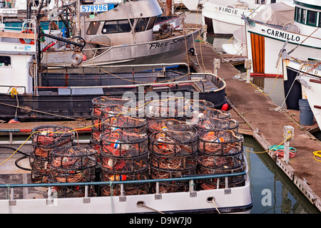 Barche da pesca ormeggiata al Porto di Brookings Harbour su Oregon della south coast nella Contea di Curry. Foto Stock
