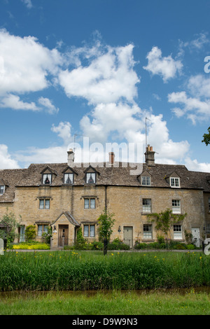 Cotwold cottage in pietra. Macellazione inferiore. Cotswolds, Gloucestershire, Inghilterra Foto Stock