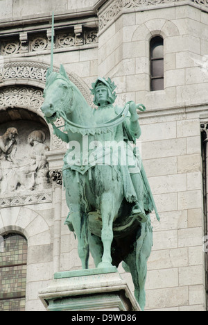 Statua di bronzo di Giovanna d'arco, da Hippolyte-Jules Lefèbvre, situato nella parte anteriore del Sacre-Couer, Parigi. Foto Stock