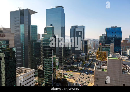 Architettura nel moderno quartiere finanziario di Gangnam-gu, Seoul, Corea del Sud, Asia Foto Stock