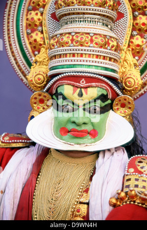 Ritratto di una danza Kathakali performer, Kochi (Cochin), Kerala, India, Asia Foto Stock