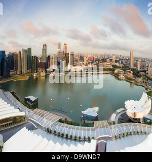 Sud-est asiatico, Singapore, elevati vista sul centro della città e la baia di Marina Foto Stock