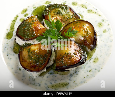 Melanzane Arrosto con mozzarella di bufala.closeup Foto Stock