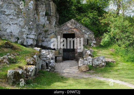 San Seiriol ben St Seiriol della santa e sacra primavera Penmon Anglesey nel Galles Cymru REGNO UNITO GB Foto Stock