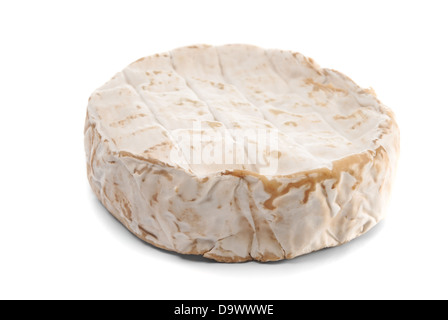 Ruota di formaggio a pasta morbida su sfondo bianco Foto Stock