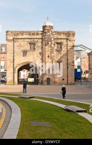 Il grado che ho elencato la rivista medievale Gateway, Leicester, Inghilterra, Regno Unito. Un edificio del XV secolo. Foto Stock