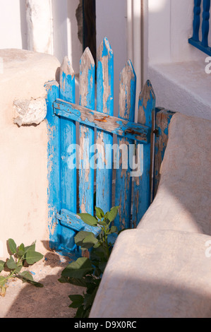 Antico cancello di legno, Oia - Santorini, Grecia Foto Stock