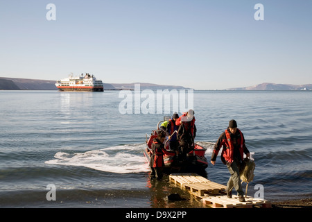 MS visite Fram originale insediamento inuit di Thule in Groenlandia Foto Stock