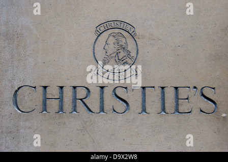 Parete di ingresso placca alla casa d'aste Christie's, King Street, Londra, Inghilterra Foto Stock