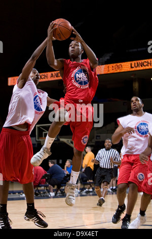 Kemba Walker (New York, NY / riso). La National Basketball Players Association tenne un accampamento per la Top 100 di alta scuola di prospettive di basket presso la John Paul Jones Arena presso l'Università della Virginia di Charlottesville, VA a partire dal 20 giugno 2007 al 23 giugno 2007. Foto Stock