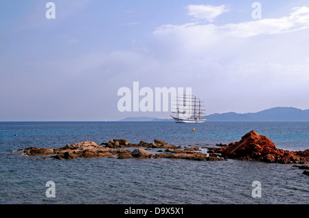 Gli Star Clippers vicino alla spiaggia di Palombaggia nella Corsica del Sud. Francia Foto Stock