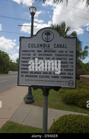 COLUMBIA CANAL completato 1824. Collegamento importante nel sistema delle vie navigabili il trasporto di merci tra il paese e di Charleston. Soppiantato dalle ferrovie per il trasporto dopo il 1850. Locato al governo confederato per eseguire opere di polvere. 1880-95 allargata e poiché venduti a seccessive aziende elettriche di. Eretto 1938 da Columbia Sesquicentennial Commissione del 1936. Foto Stock