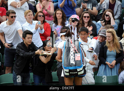 NA LI firma autografi i campionati di Wimbledon 20 All England Tennis Club Wimbledon Londra Inghilterra 27 Giugno 2013 Foto Stock