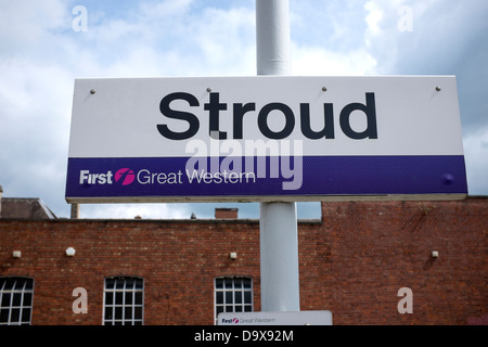 Stroud Stazione ferroviaria segno Foto Stock