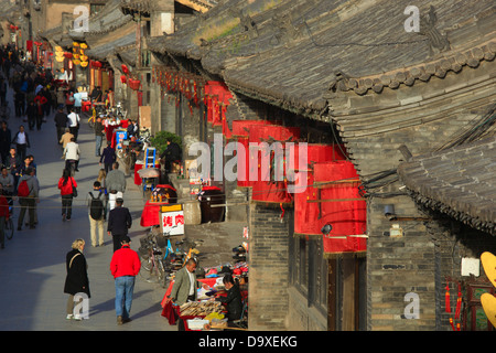 La Cina, nella provincia di Shanxi, Contea di Pingyao Pingyao, antica città, Tradizionale alloggiamento lungo Shang Xi uomini Street Foto Stock