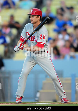 Giugno 27, 2013 a Los Angeles, CA.Philadelphia Phillies secondo baseman Chase Utley #26 a bat durante il Major League Baseball gioco tra i Los Angeles Dodgers e la Philadelphia Phillies al Dodger Stadium.Louis Lopez/CSM/Alamy Live News Foto Stock