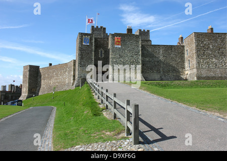Il castello di Dover - una fortezza medievale nel Regno Unito, la contea del Kent. Foto Stock