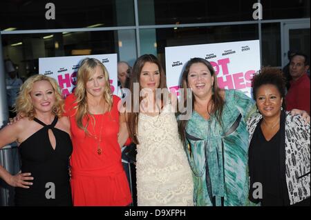 Los Angeles, CA. Il 27 giugno, 2013. Virginia Madsen, Daryl Hannah, BROOKE SHIELDS, Camryn Manheim, Wanda Sykes presso gli arrivi per le vampate di calore speciale proiezione Premiere, ArcLight cinema Hollywood, Los Angeles, CA 27 Giugno 2013. Credito: Elizabeth Goodenough/Everett raccolta/Alamy Live News Foto Stock