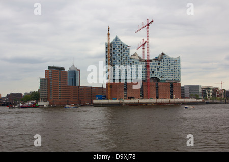 Landmark Elbphilharmonie (Elbe Philharmonic Hall) in costruzione ad Amburgo, in Germania nel 2012. Foto Stock