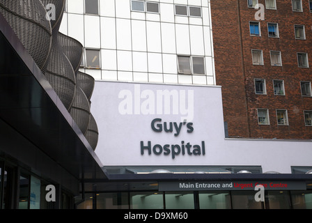 Guy è entrata in ospedale a Londra REGNO UNITO Foto Stock