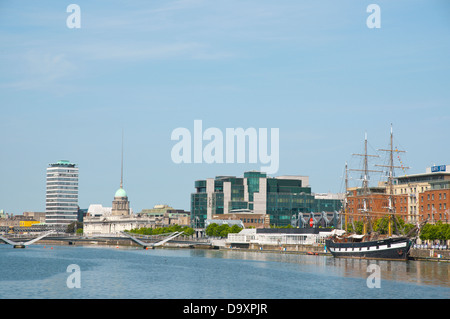 Custom House Quay Docklands Riverside ex area del porto e dal fiume Liffey centrale di Dublino Irlanda Europa Foto Stock