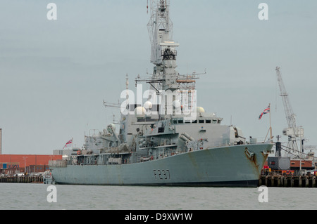 HMS Westminster un tipo 23 frigate ormeggiata nel porto di Portsmouth Foto Stock