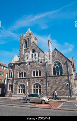 Il traffico su High Street di fronte a Dublinia museo vivente di storia nel Sinodo dei Vescovi della Chiesa di Cristo Cattedrale Dublino Irlanda Europa Foto Stock