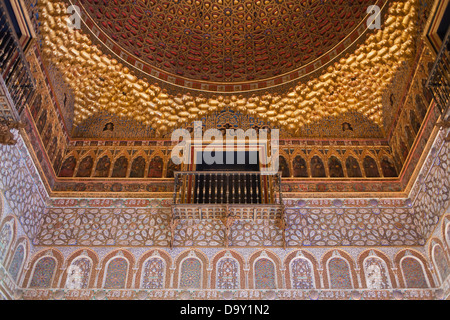 Hall di ambasciatori nel Royal Alcazar di Siviglia, in Andalusia, Spagna. Foto Stock