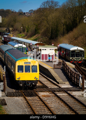 Diesel Multiple Unit convogli ferroviari sulla Ecclesbourne Valley Railway a Wirksworth Derbyshire Dales Peak District Inghilterra REGNO UNITO Foto Stock