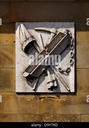 Lapide sulla discutibile Hall di Wirksworth Derbyshire Regno Unito dove un Barmote corte ha regolato mineraria nella zona per oltre 700 anni Foto Stock