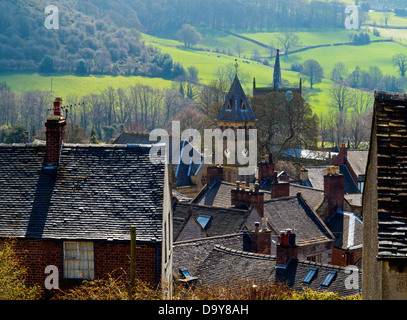 Vista panoramica sui tetti della città e Wirksworth un piccolo mercato rurale cittadina nei pressi di Matlock nel Derbyshire Dales Peak District Inghilterra REGNO UNITO Foto Stock