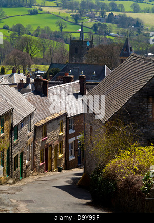 Vista panoramica sui tetti della città e Wirksworth un piccolo mercato rurale cittadina nei pressi di Matlock nel Derbyshire Dales Peak District Inghilterra REGNO UNITO Foto Stock