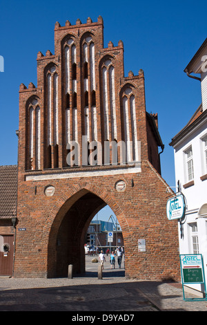 L'Europa, Germania, Meclemburgo-Pomerania, Wismar Wassertor, vista sulla città Foto Stock