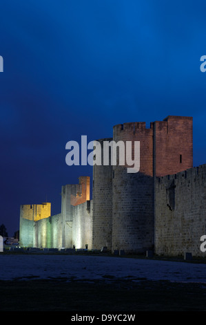 Aigues Mortes pareti al crepuscolo (Petit Camargue), Gard dipartimento,Regione Languedoc-Roussillon. Francia Foto Stock