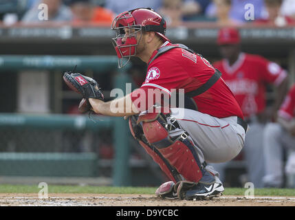 Detroit, Michigan, Stati Uniti d'America. Il 26 giugno 2013. Los Angeles Angels catcher Chris Iannetta (17) durante la MLB azione di gioco tra il Los Angeles Angeli e Detroit Tigers al Comerica Park di Detroit, Michigan. Gli angeli sconfitto le tigri 7-4. Credito: Cal Sport Media/Alamy Live News Foto Stock