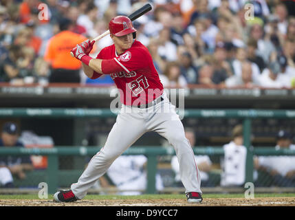 Detroit, Michigan, Stati Uniti d'America. Il 26 giugno 2013. Los Angeles Angels outfielder Mike Trote (27) a bat durante la MLB azione di gioco tra il Los Angeles Angeli e Detroit Tigers al Comerica Park di Detroit, Michigan. Gli angeli sconfitto le tigri 7-4. Credito: Cal Sport Media/Alamy Live News Foto Stock