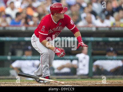 Detroit, Michigan, Stati Uniti d'America. Il 26 giugno 2013. Los Angeles Angels outfielder Mike Trote (27) a bat durante la MLB azione di gioco tra il Los Angeles Angeli e Detroit Tigers al Comerica Park di Detroit, Michigan. Gli angeli sconfitto le tigri 7-4. Credito: Cal Sport Media/Alamy Live News Foto Stock