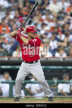 Detroit, Michigan, Stati Uniti d'America. Il 26 giugno 2013. Los Angeles Angels catcher Chris Iannetta (17) a bat durante la MLB azione di gioco tra il Los Angeles Angeli e Detroit Tigers al Comerica Park di Detroit, Michigan. Gli angeli sconfitto le tigri 7-4. Credito: Cal Sport Media/Alamy Live News Foto Stock