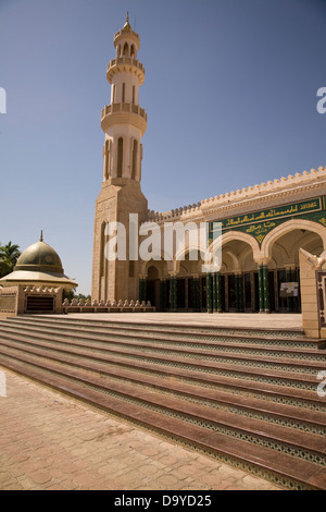 Elegante Shanfari moschea è stata finanziata da un Omani ministro dell'olio, Salalah, provincia di Dhofar, Oman. Foto Stock