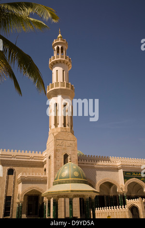 Elegante Shanfari moschea è stata finanziata da un Omani ministro dell'olio, Salalah, provincia di Dhofar, Oman. Foto Stock