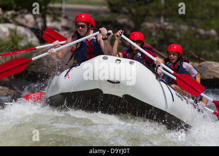 Una serie di manovre rapide sul fiume Ocoee Foto Stock